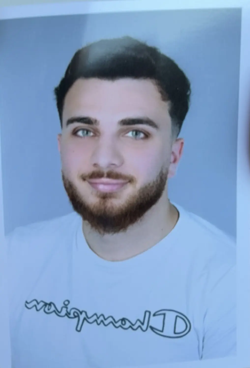 Ali Kanjo- Reinigung, männlicher Mitarbeiter des Teams